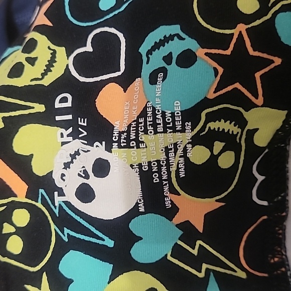 ๐ 3/$63 Torrid Neon Skull Lightning Heart Active crop Legging - Picture 3 of 3
